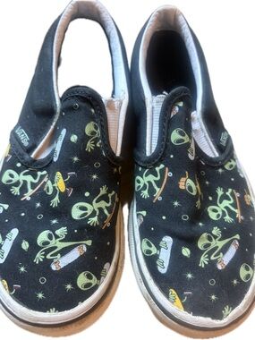 Vans Kids Black Slip-On Sneakers with Green Alien Skate Print